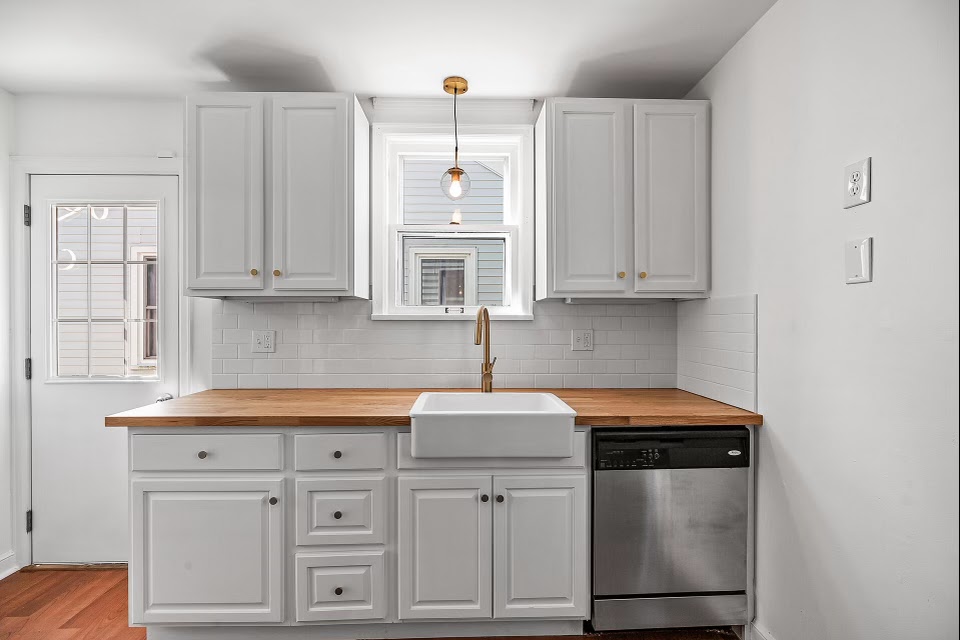 Modern Kitchen Renovation by Mosaic Services